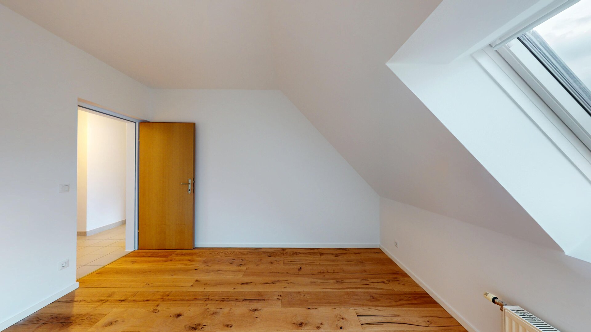 LIESING - Nähe Riverside | geräumige Dachgeschosswohnung mit großzügigem Wohnbereich, Terrasse & extra Küche | ZELLMANN IMMOBILIEN