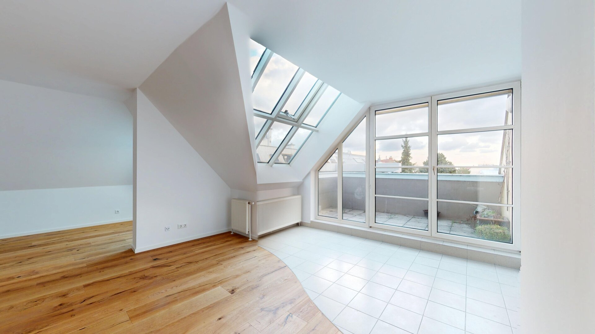LIESING - Nähe Riverside | geräumige Dachgeschosswohnung mit großzügigem Wohnbereich, Terrasse & extra Küche | ZELLMANN IMMOBILIEN