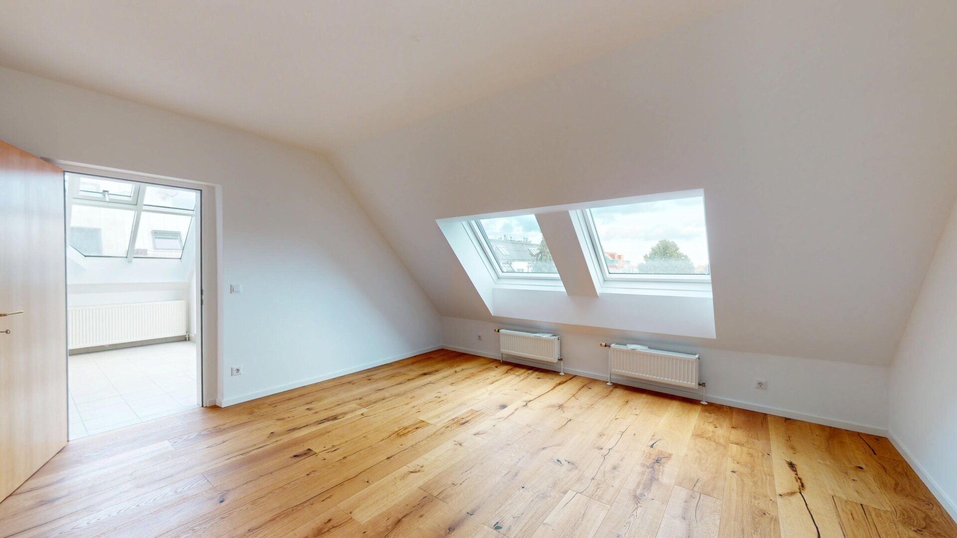 LIESING - Nähe Riverside | geräumige Dachgeschosswohnung mit großzügigem Wohnbereich, Terrasse & extra Küche | ZELLMANN IMMOBILIEN