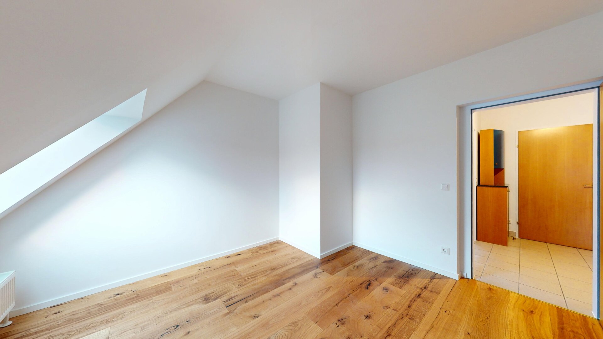 LIESING - Nähe Riverside | geräumige Dachgeschosswohnung mit großzügigem Wohnbereich, Terrasse & extra Küche | ZELLMANN IMMOBILIEN