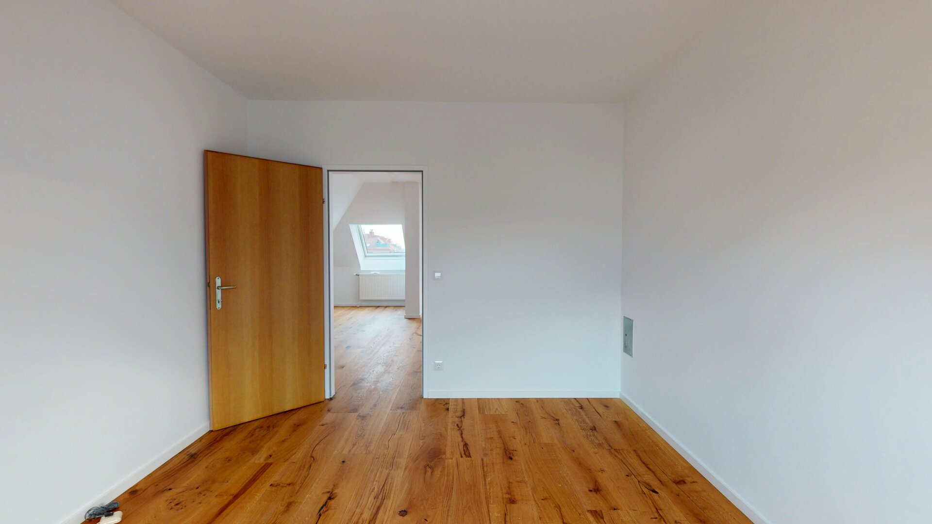 LIESING - Nähe Riverside | geräumige Dachgeschosswohnung mit großzügigem Wohnbereich, Terrasse & extra Küche | ZELLMANN IMMOBILIEN