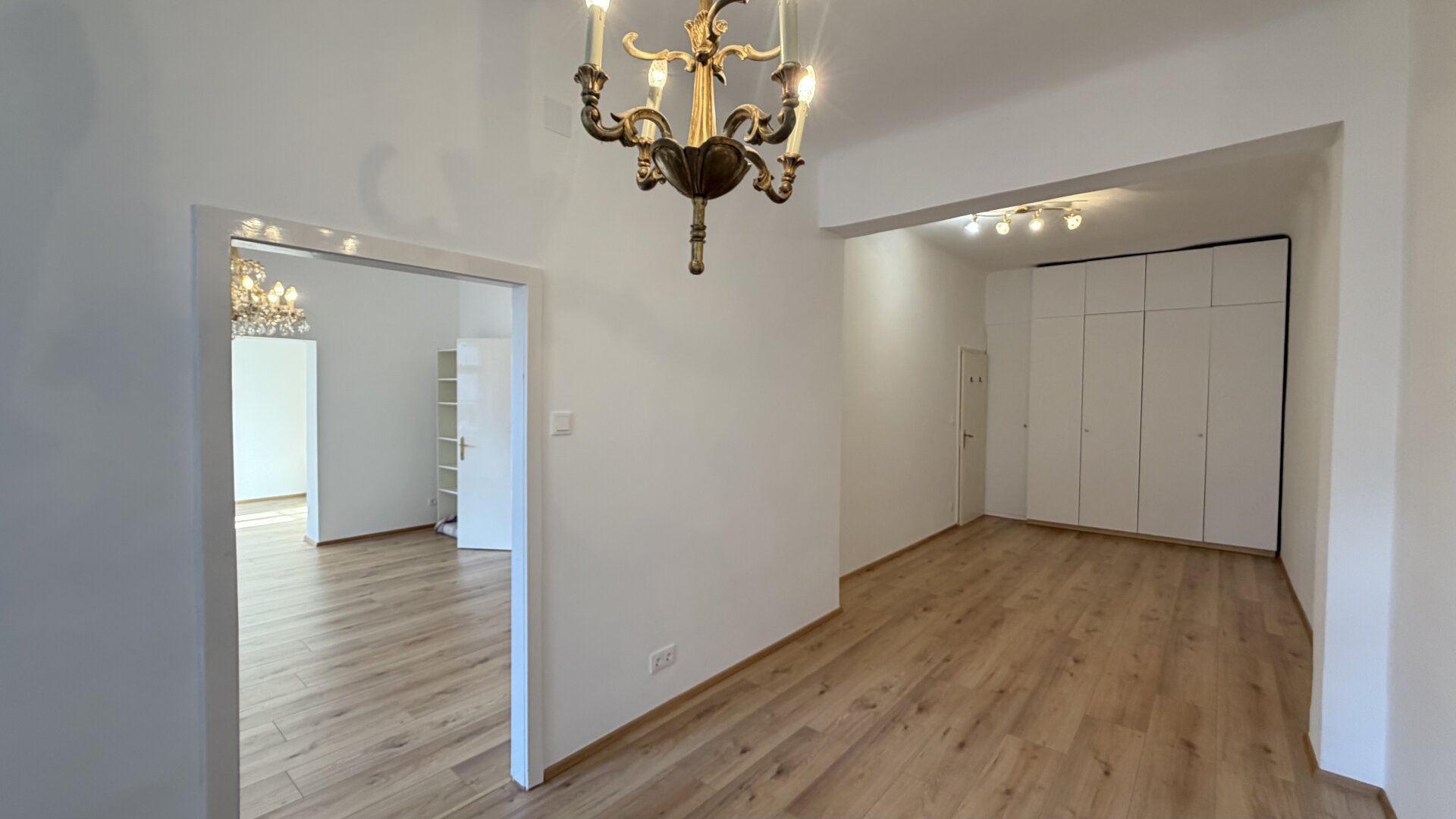 Ruhig gelegenes Altbaubüro mit flexibler Raumstruktur | ZELLMANN IMMOBILIEN