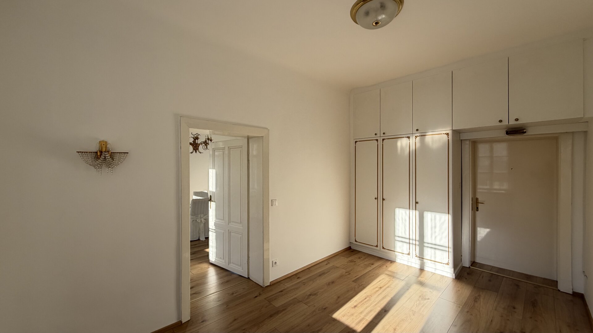Ruhig gelegenes Altbaubüro mit flexibler Raumstruktur | ZELLMANN IMMOBILIEN