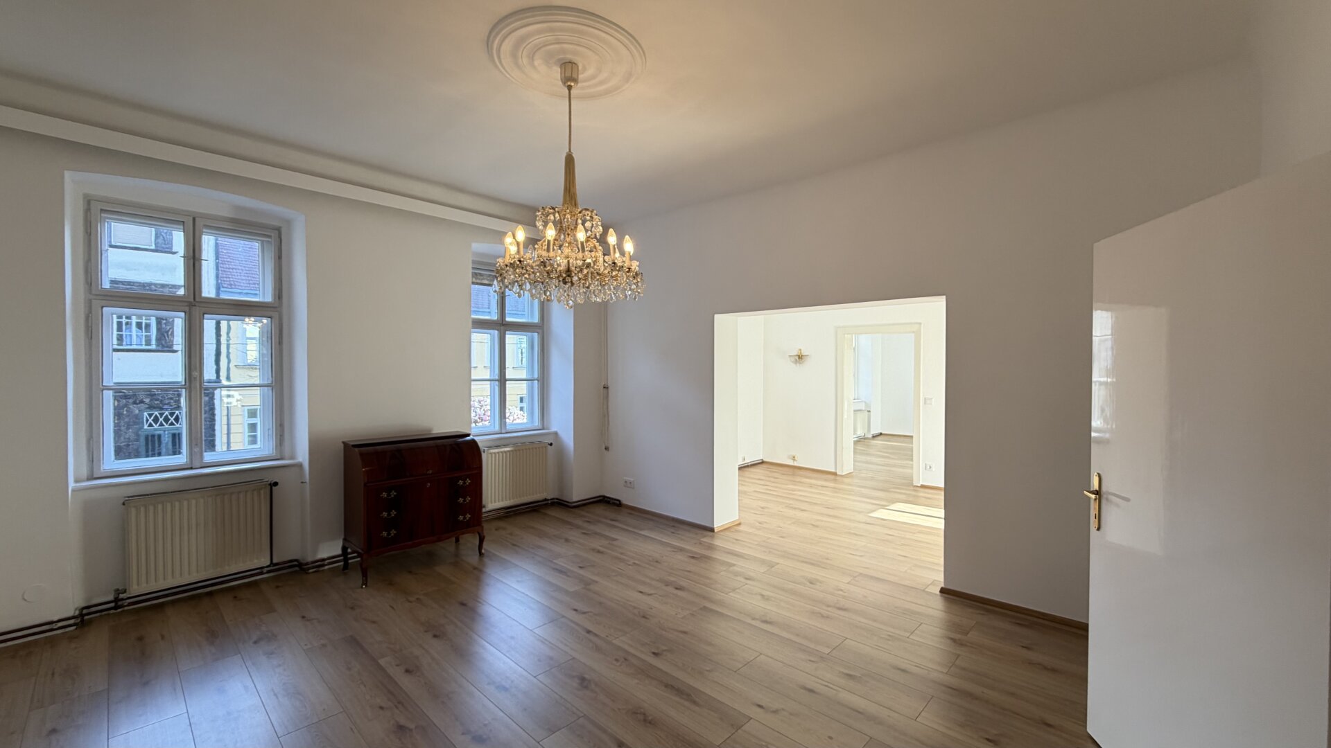 Ruhig gelegenes Altbaubüro mit flexibler Raumstruktur | ZELLMANN IMMOBILIEN
