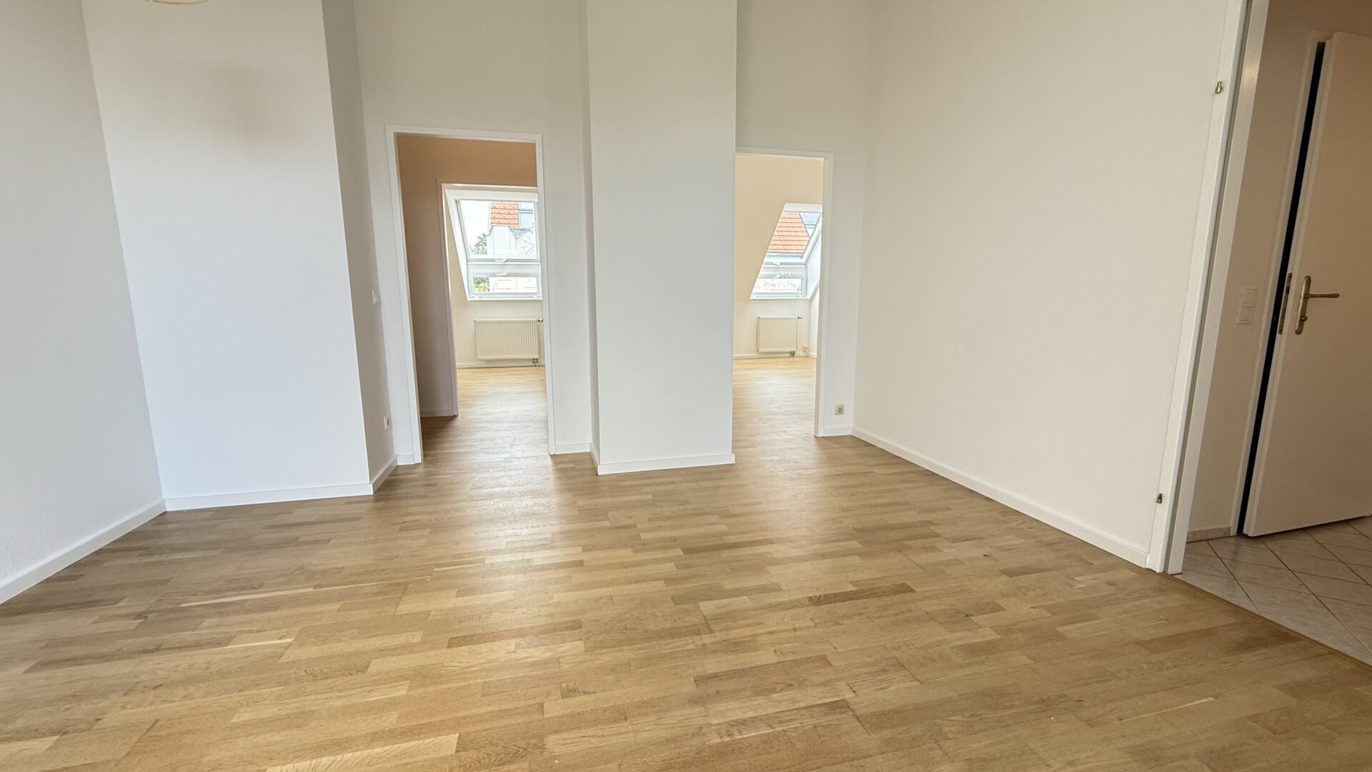 Dachgeschossperle - 3 Zimmer mit Terrasse und Garagenplatz in Ruhelage | ZELLMANN IMMOBILIEN
