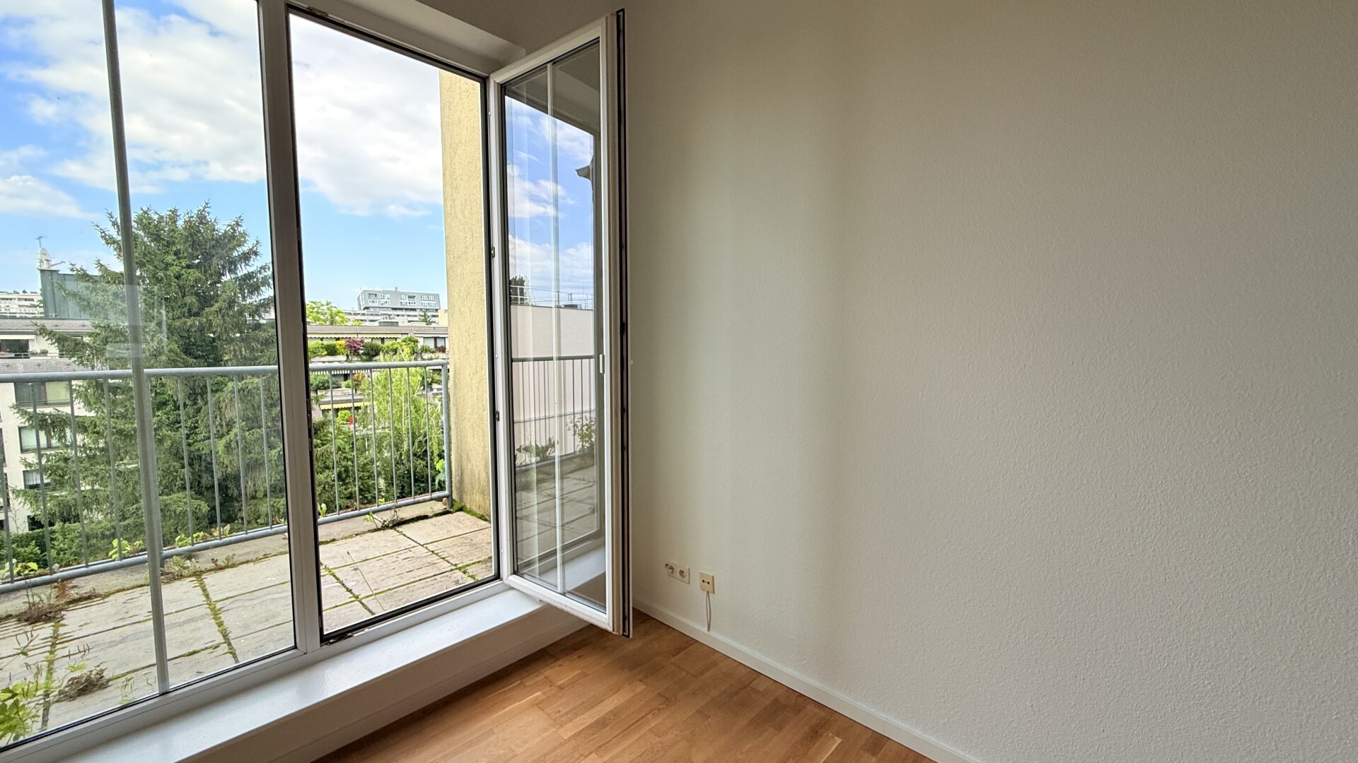 Dachgeschossperle - 3 Zimmer mit Terrasse und Garagenplatz in Ruhelage | ZELLMANN IMMOBILIEN