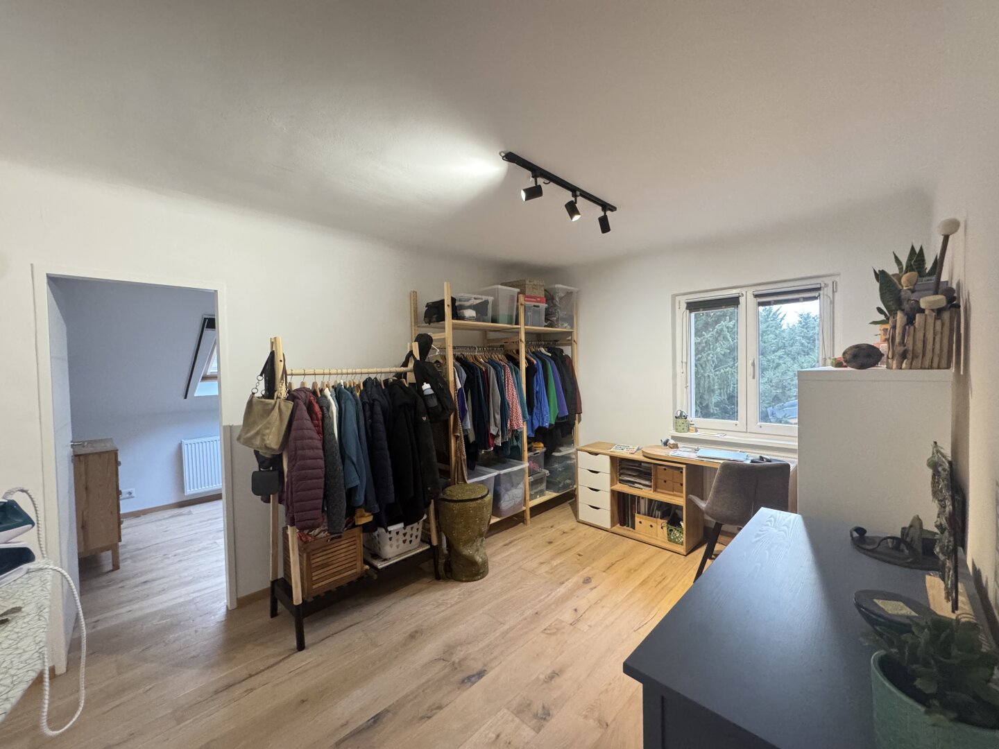 Stilvoll saniert & lichtdurchflutet – 3-Zimmer-Dachgeschosswohnung in Bestlage Mauer | ZELLMANN IMMOBILIEN