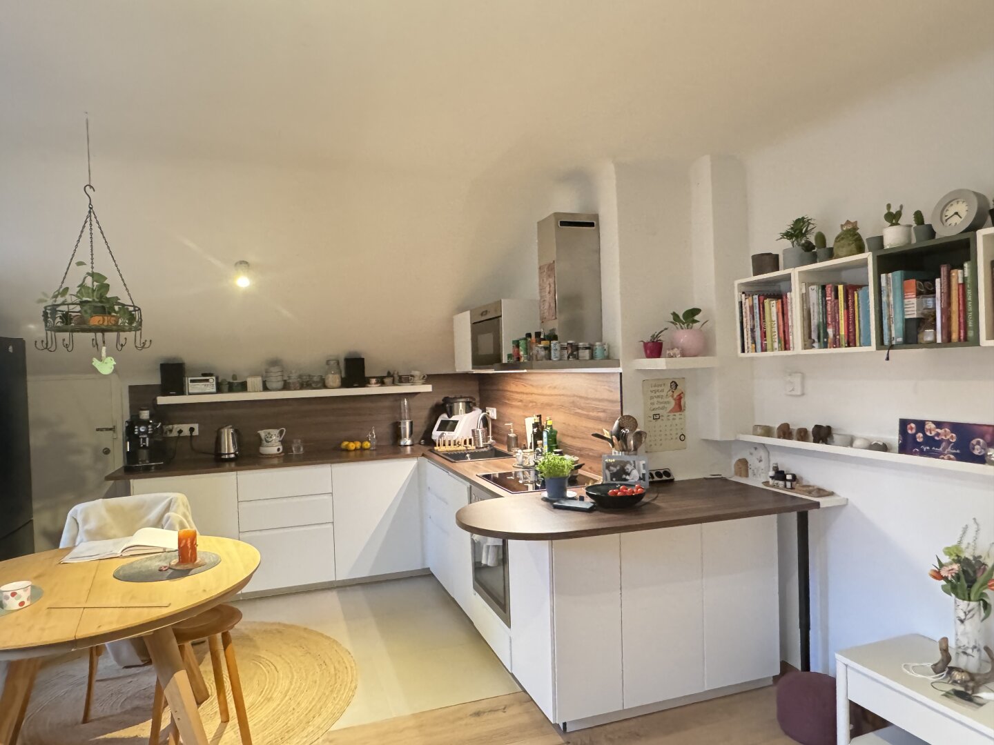 Stilvoll saniert & lichtdurchflutet – 3-Zimmer-Dachgeschosswohnung in Bestlage Mauer | ZELLMANN IMMOBILIEN