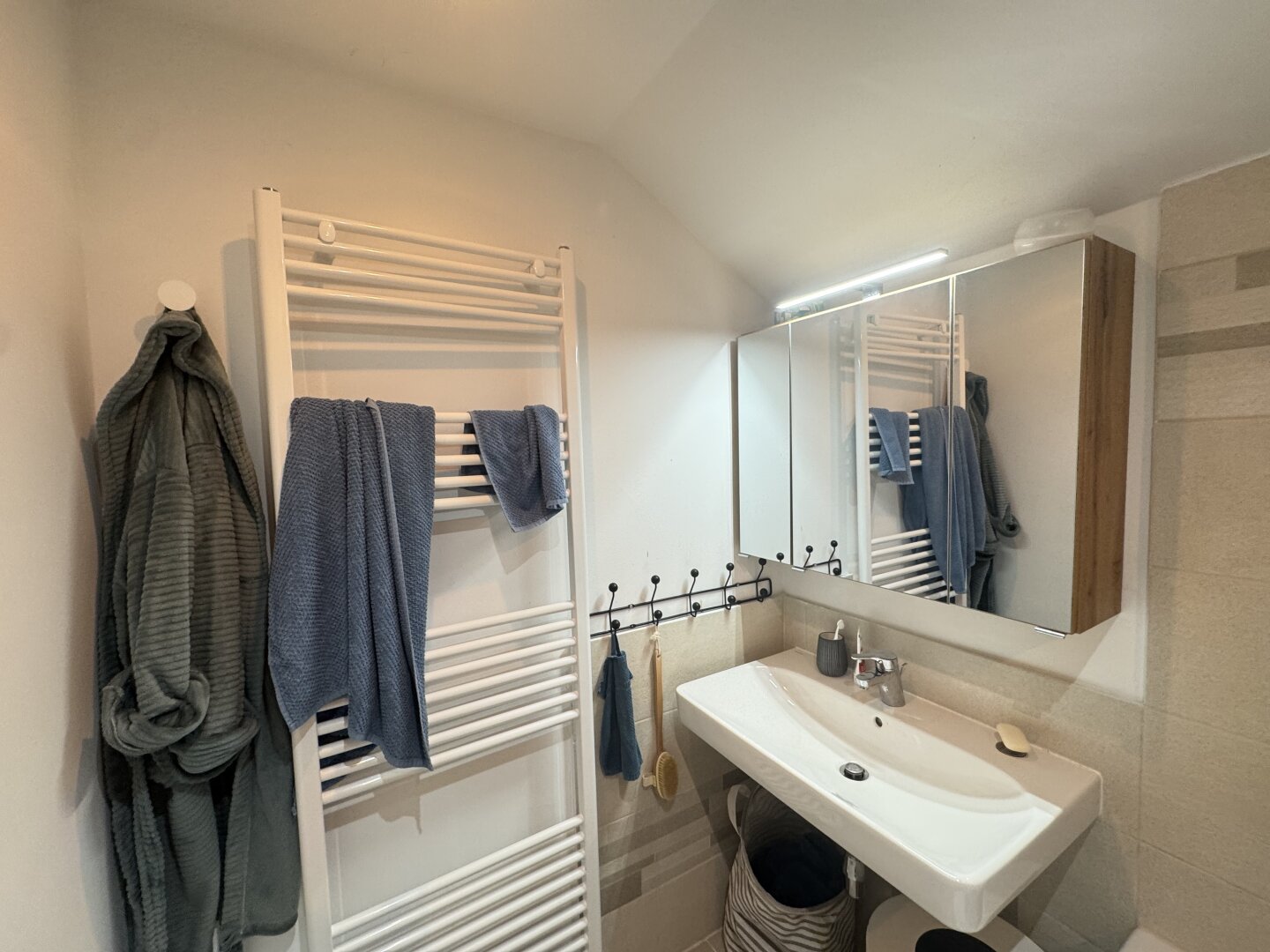 Stilvoll saniert & lichtdurchflutet – 3-Zimmer-Dachgeschosswohnung in Bestlage Mauer | ZELLMANN IMMOBILIEN