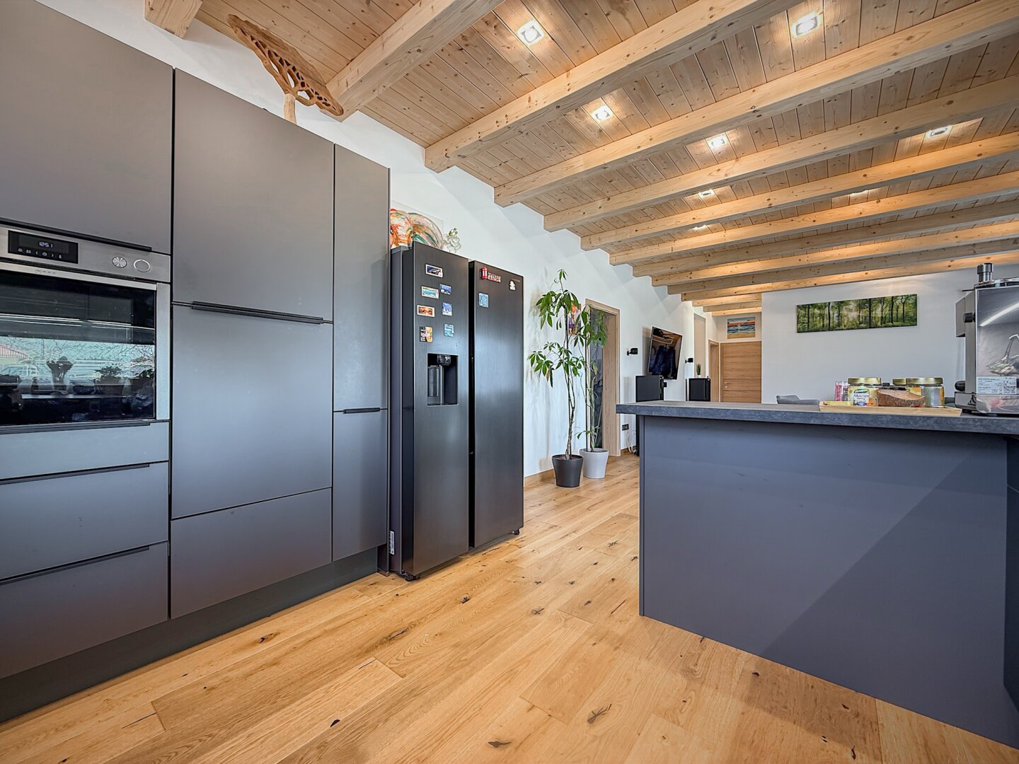 Ankommen, durchatmen, zuhause sein – stilvolles Neubauhaus mit großzügigem Garten und Top-Energieeffizienz | ZELLMANN IMMOBILIEN