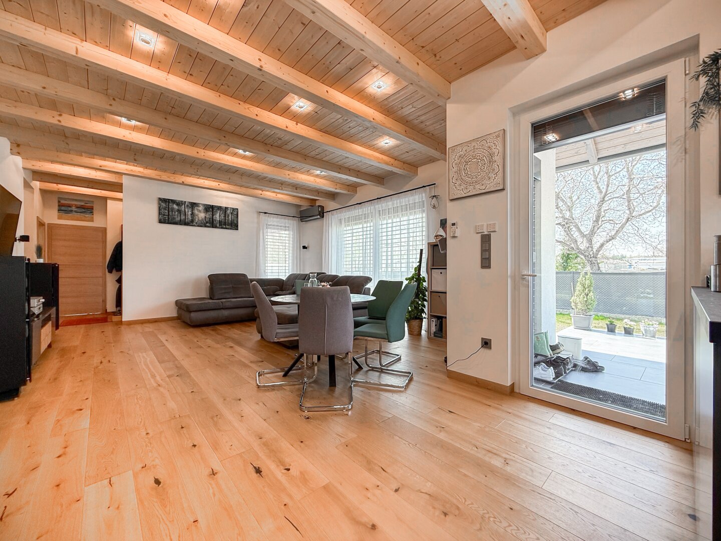 Ankommen, durchatmen, zuhause sein – stilvolles Neubauhaus mit großzügigem Garten und Top-Energieeffizienz | ZELLMANN IMMOBILIEN