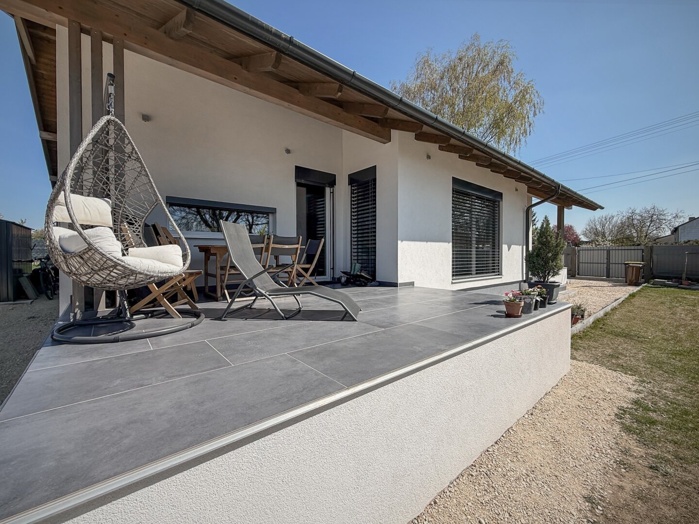 Ankommen, durchatmen, zuhause sein – stilvolles Neubauhaus mit großzügigem Garten und Top-Energieeffizienz | ZELLMANN IMMOBILIEN