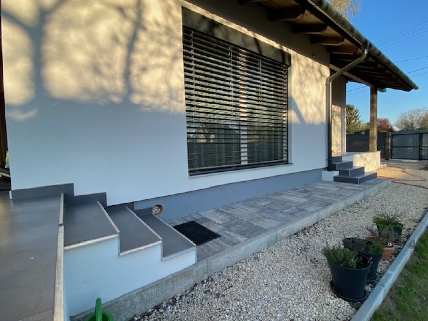 Ankommen, durchatmen, zuhause sein – stilvolles Neubauhaus mit großzügigem Garten und Top-Energieeffizienz | ZELLMANN IMMOBILIEN