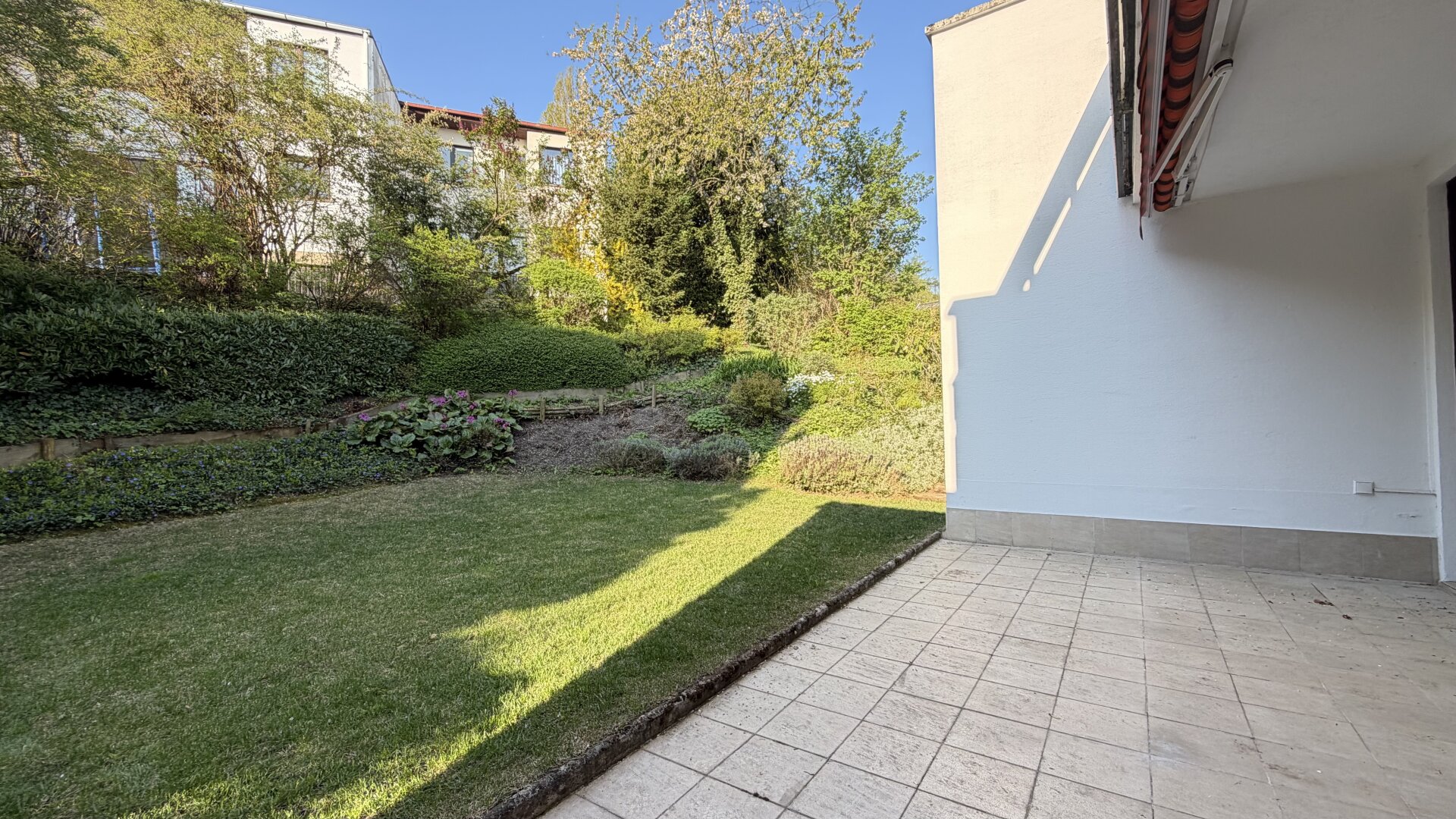 „Hausgefühl in Bestlage: Stilvolle Garten-Maisonette mit Terrassen & Garage in Wien-Mauer“ | ZELLMANN IMMOBILIEN