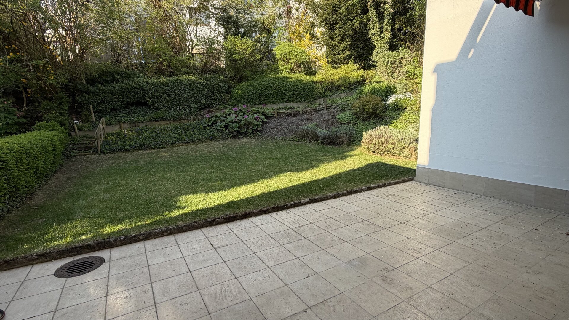 „Hausgefühl in Bestlage: Stilvolle Garten-Maisonette mit Terrassen & Garage in Wien-Mauer“ | ZELLMANN IMMOBILIEN