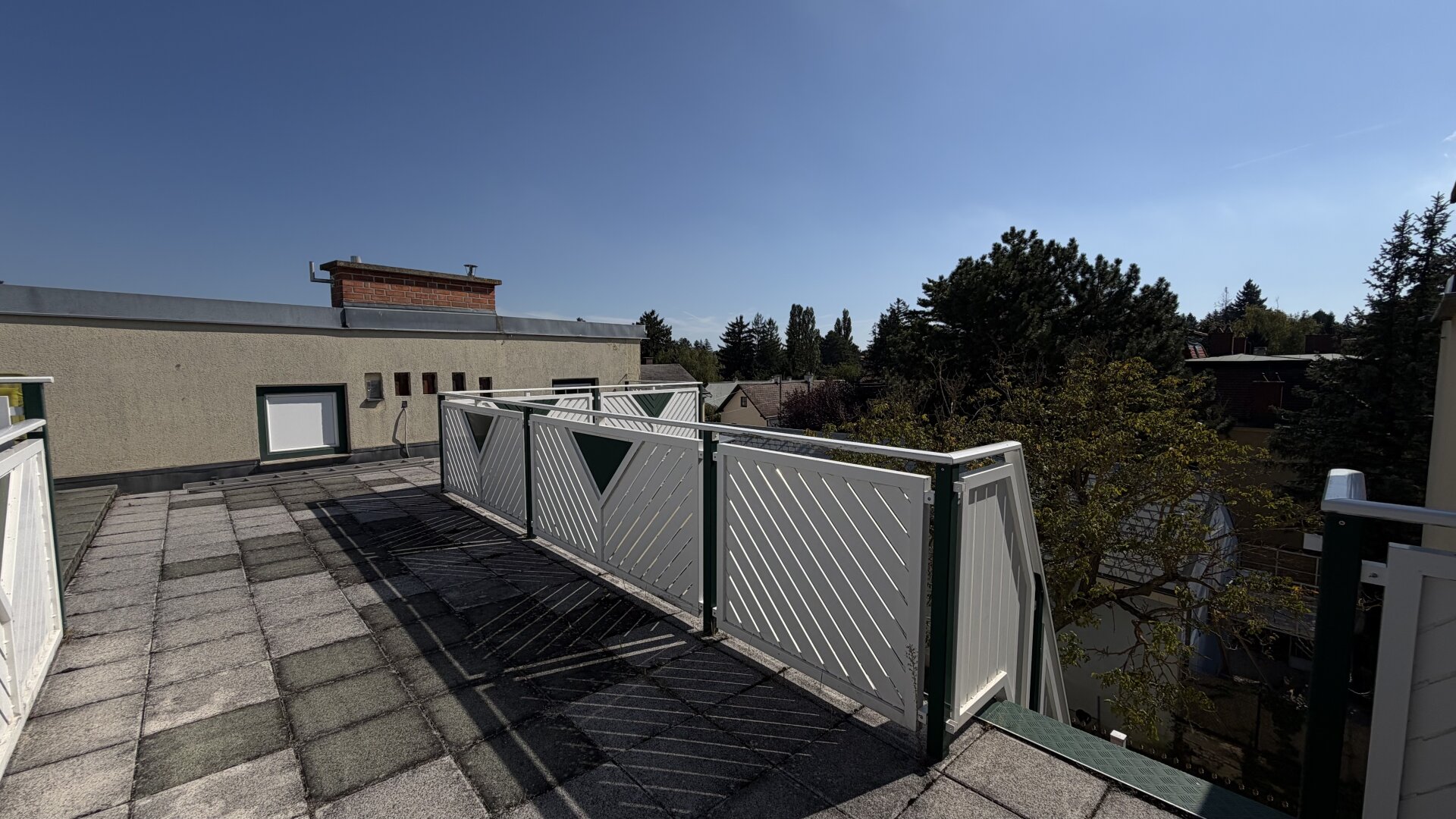 Villenetage mit 650 m² Eigengarten und Garage in Bestlage Wien-Mauer | ZELLMANN IMMOBILIEN