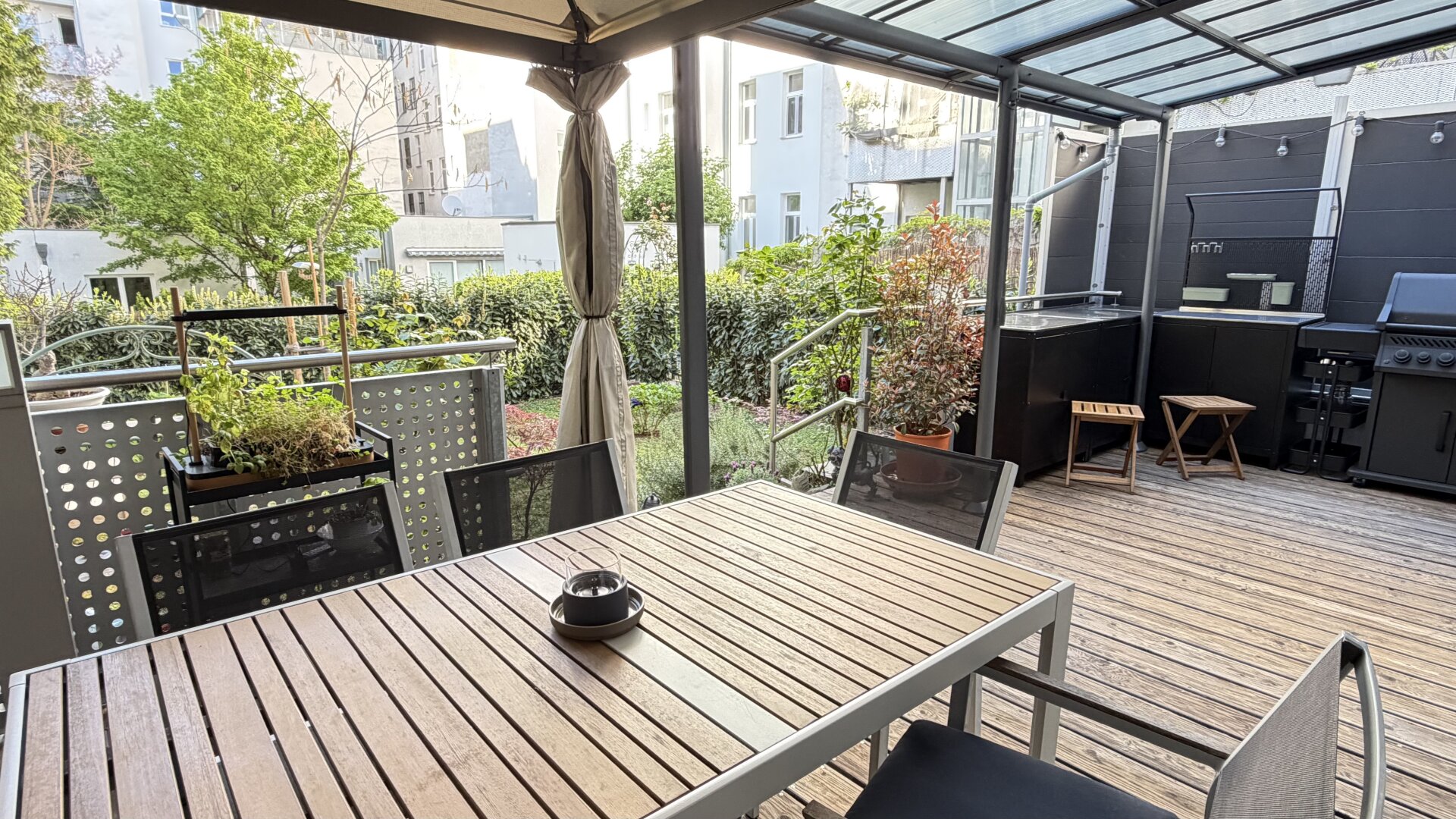Urbanes Townhouse mit Eigengarten, Terrasse und Garage – Wohnen mit Hauscharakter im Herzen von Wien | ZELLMANN IMMOBILIEN