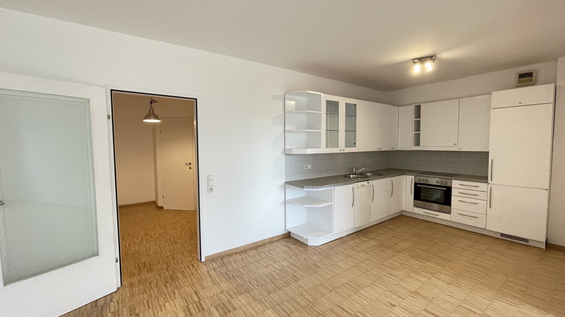 „Perfekt geschnittene Wohnung mit Garagenplatz und U6-Anbindung“ | ZELLMANN IMMOBILIEN