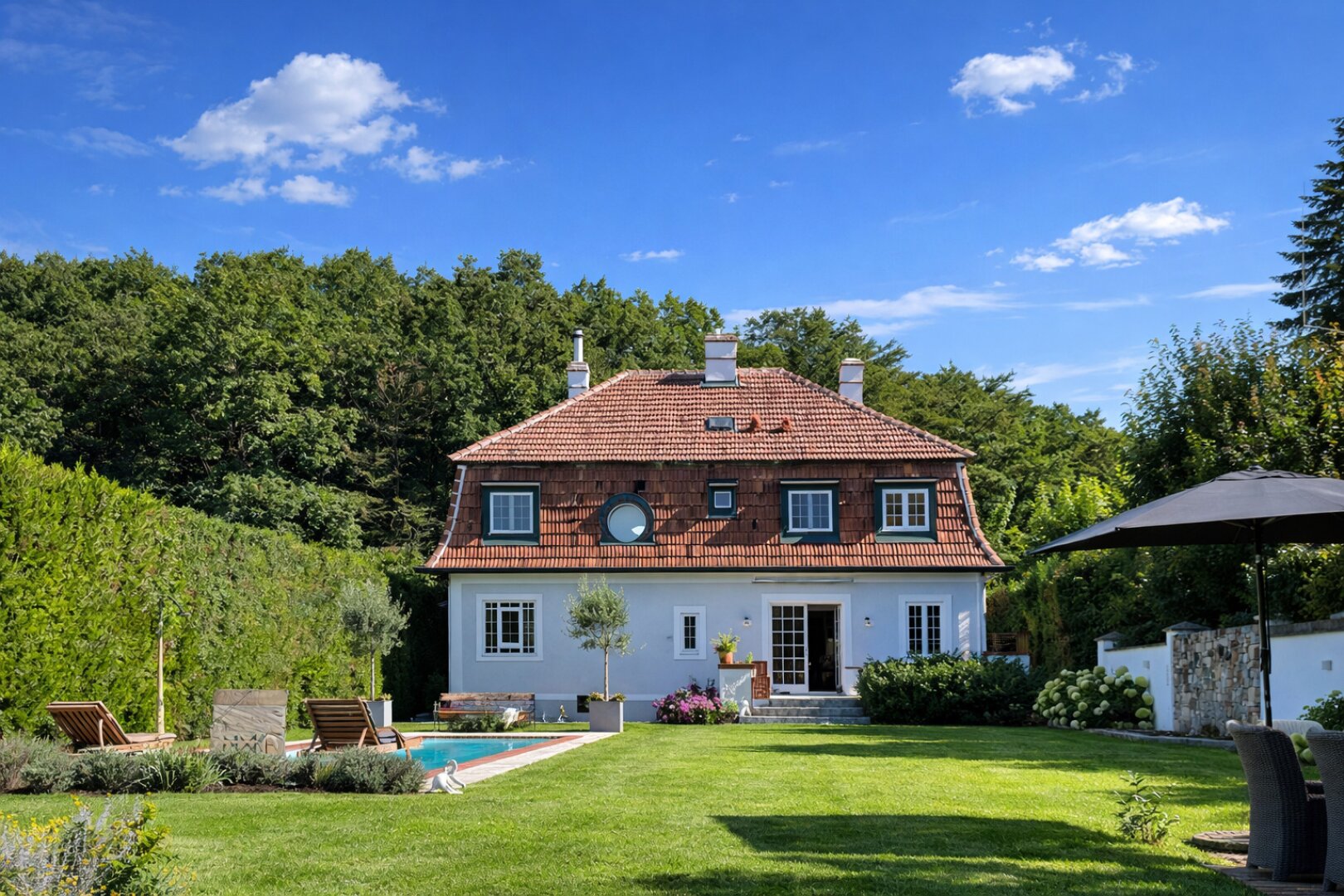 NEULENGBACH | Revitalisierte Landhausvilla mit Stil auf 1.625 m² großem Grundstück | Pool | ZELLMANN IMMOBILIEN