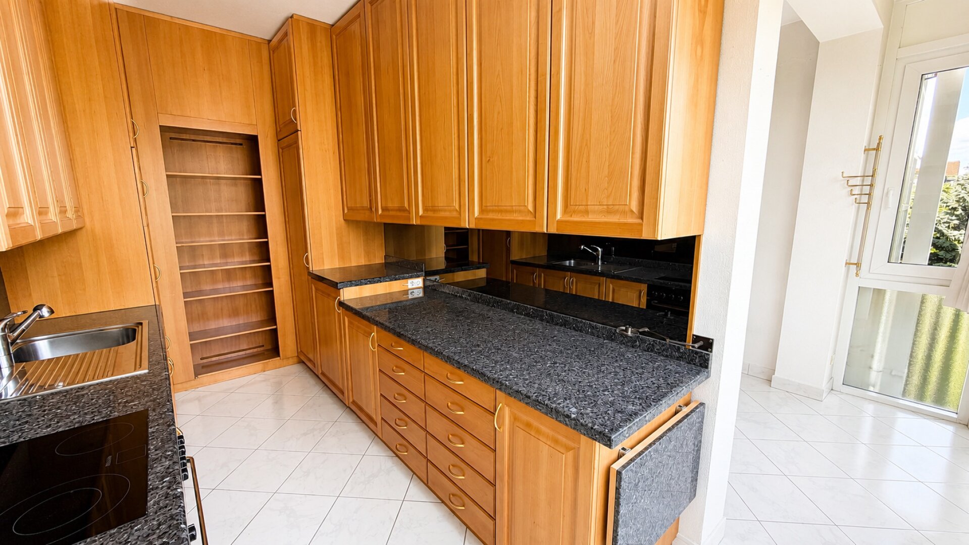 „Dachgeschosswohnung mit eigenem Lift, Wintergarten und Garage in absoluter Toplage Hietzing“ | ZELLMANN IMMOBILIEN