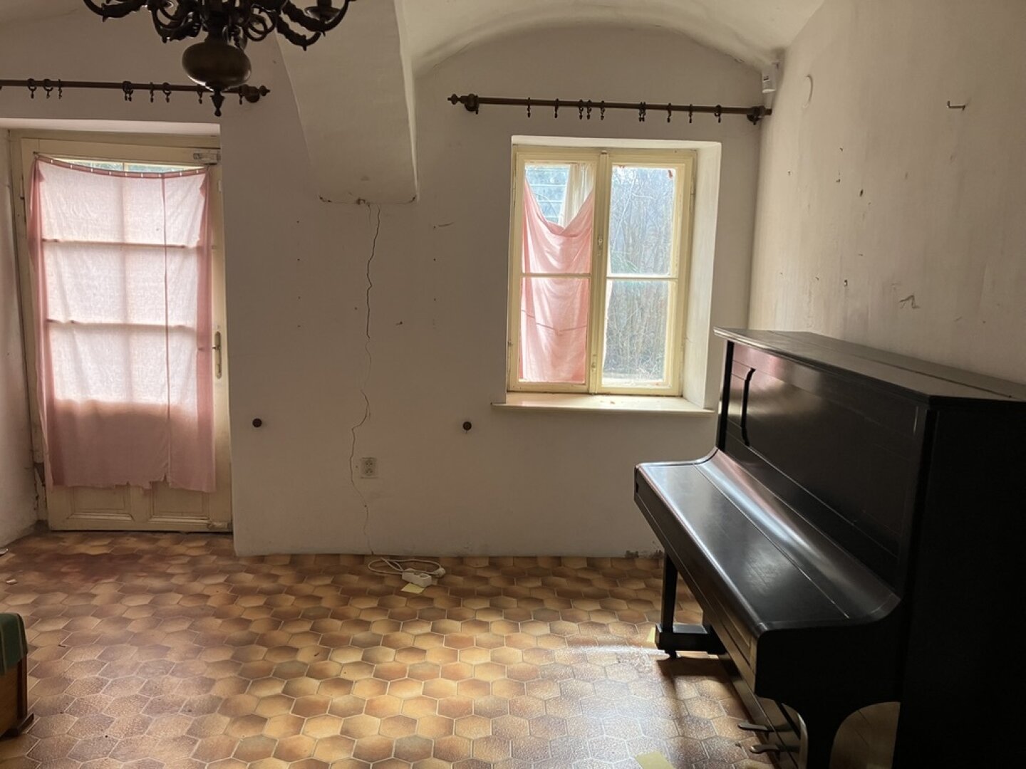 Historisches, sanierungsbedürftiges Winzerhaus mit großem Ruhegarten  | ZELLMANN IMMOBILIEN