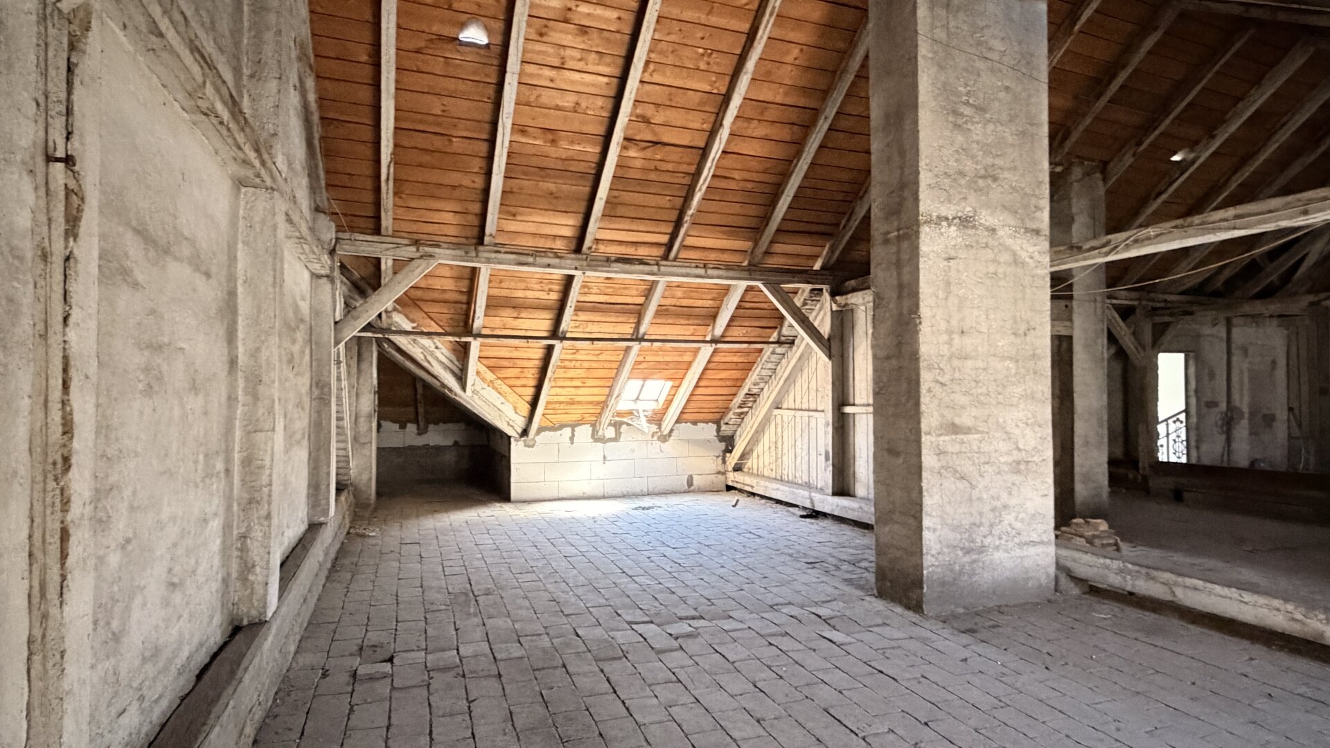NÄHE SCHLOSS SCHÖNBRUNN | bestandasfreies Zinshaus mit 6 Wohneinheiten und ausbaufähigem Dachboden | Top Lage Alt-Penzing | ZELLMANN IMMOBILIEN