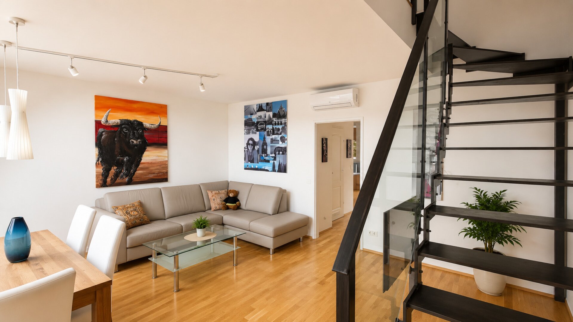 Stilvolles Dachgeschossjuwel mit Galerie und zwei Terrassen über den Dächern Wiens | ZELLMANN IMMOBILIEN