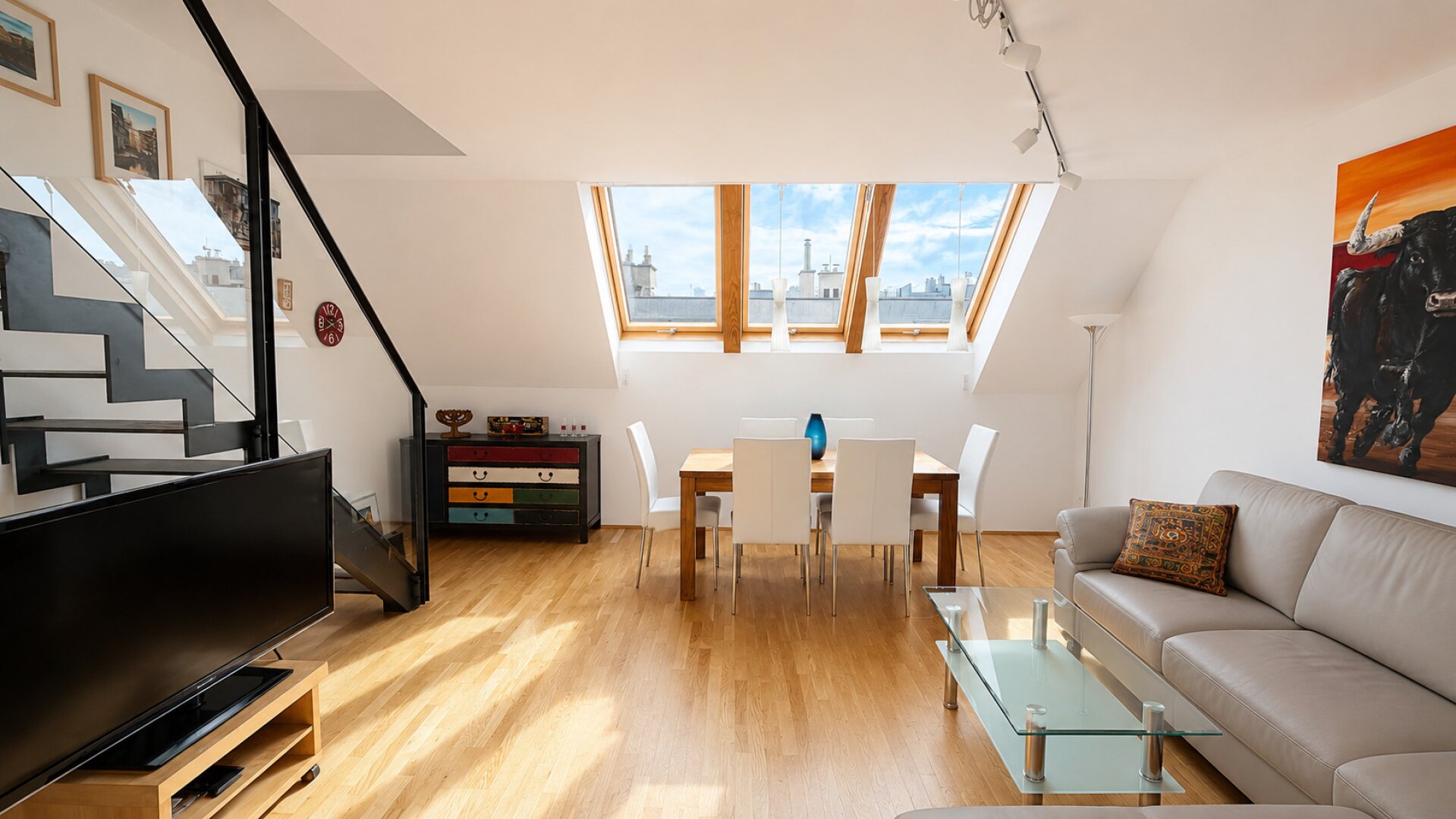 Stilvolles Dachgeschossjuwel mit Galerie und zwei Terrassen über den Dächern Wiens | ZELLMANN IMMOBILIEN