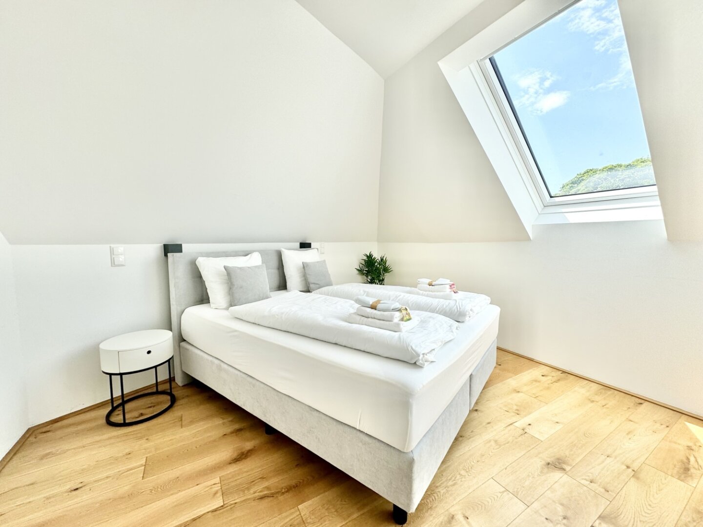 Stilvolle Dachgeschossresidenz mit hochwertiger Ausstattung und urbanem Wohnkomfort | ZELLMANN IMMOBILIEN