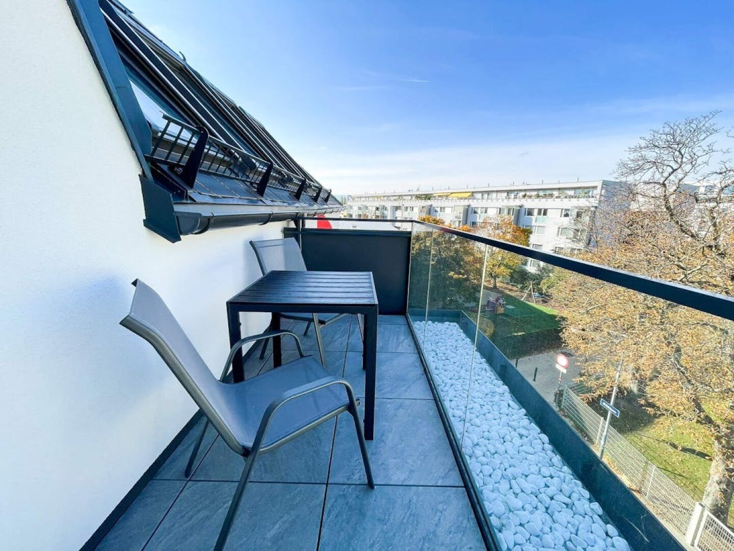 Stilvolle Dachgeschossresidenz mit hochwertiger Ausstattung und urbanem Wohnkomfort | ZELLMANN IMMOBILIEN