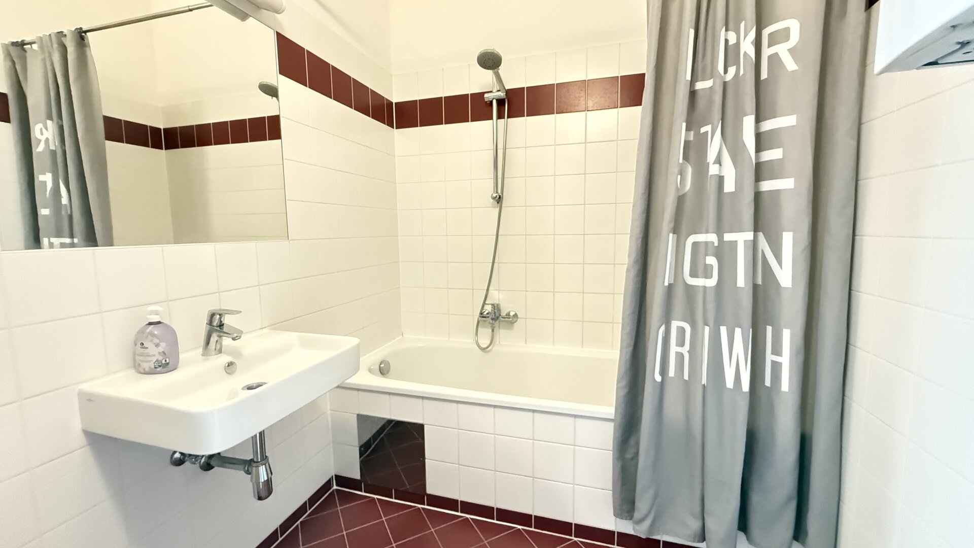 Dachgeschossperle - 3 Zimmer mit Terrasse und Garagenplatz in Ruhelage | ZELLMANN IMMOBILIEN