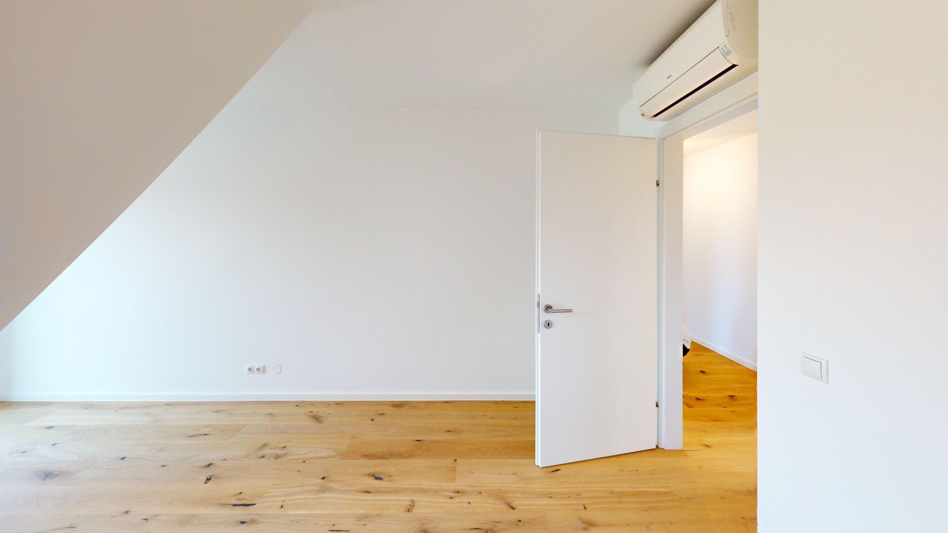Luxuriöses Dachgeschossjuwel – Traumterrasse mit Rundumblick & Jacuzzi | ZELLMANN IMMOBILIEN