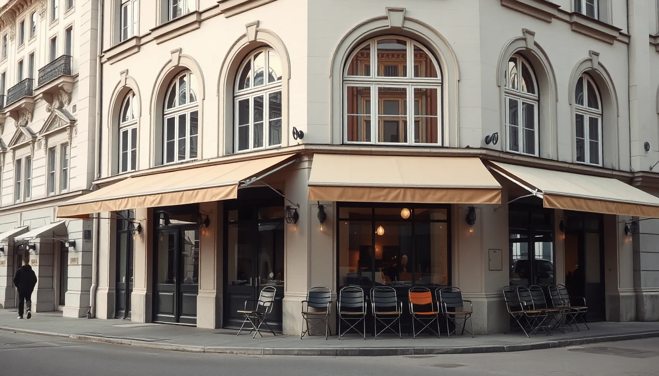 KI-Symbolbild: Ein Eckcafé in einem Gründerzeithaus mit Rundbogenfenstern, schlichten Markisen und Stühlen auf dem Gehsteig.